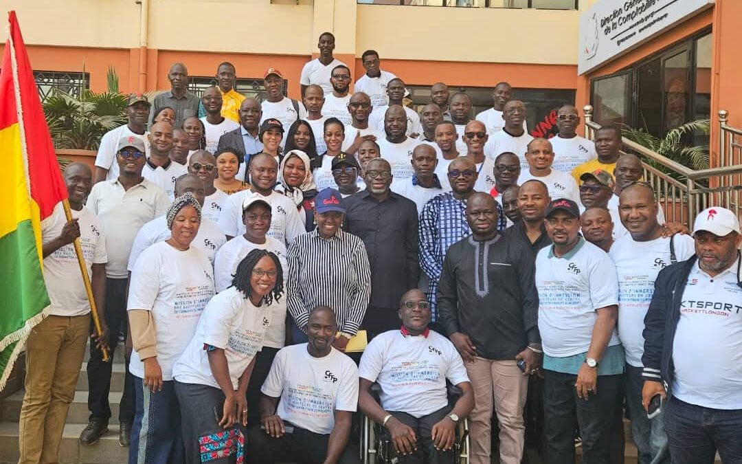 𝗟𝗮 𝗽𝗿𝗲𝗺𝗶𝗲̀𝗿𝗲 𝗰𝗼𝗵𝗼𝗿𝘁𝗲 𝗱’𝗮𝘂𝗱𝗶𝘁𝗲𝘂𝗿𝘀 𝗱𝘂 𝗖𝗲𝗻𝘁𝗿𝗲 𝗱𝗲 𝗣𝗲𝗿𝗳𝗲𝗰𝘁𝗶𝗼𝗻𝗻𝗲𝗺𝗲𝗻𝘁 𝗲𝗻 𝗙𝗶𝗻𝗮𝗻𝗰𝗲𝘀 𝗣𝘂𝗯𝗹𝗶𝗾𝘂𝗲𝘀, 𝗽𝗮𝗿𝘁 𝗲𝗻 𝘀𝗲𝘀𝘀𝗶𝗼𝗻 𝗱’𝗶𝗺𝗺𝗲𝗿𝘀𝗶𝗼𝗻 𝗽𝗼𝘂𝗿 𝗹’𝗮𝗽𝗽𝗿𝗲𝗻𝘁𝗶𝘀𝘀𝗮𝗴𝗲 𝗱𝗲 𝗹’𝗮𝗻𝗴𝗹𝗮𝗶𝘀 𝗲𝗻 𝗦𝗶𝗲𝗿𝗿𝗮 𝗟𝗲𝗼𝗻𝗲.